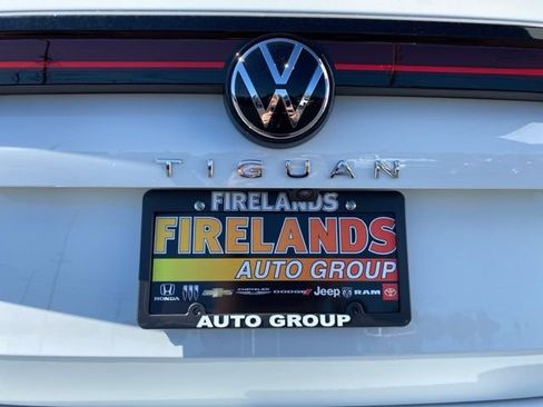 New 2025 Volkswagen Tiguan SE image 15