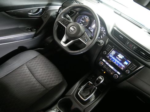 Used 2019 Nissan Rogue SV w/ Premium Package AWD/4WD image 9