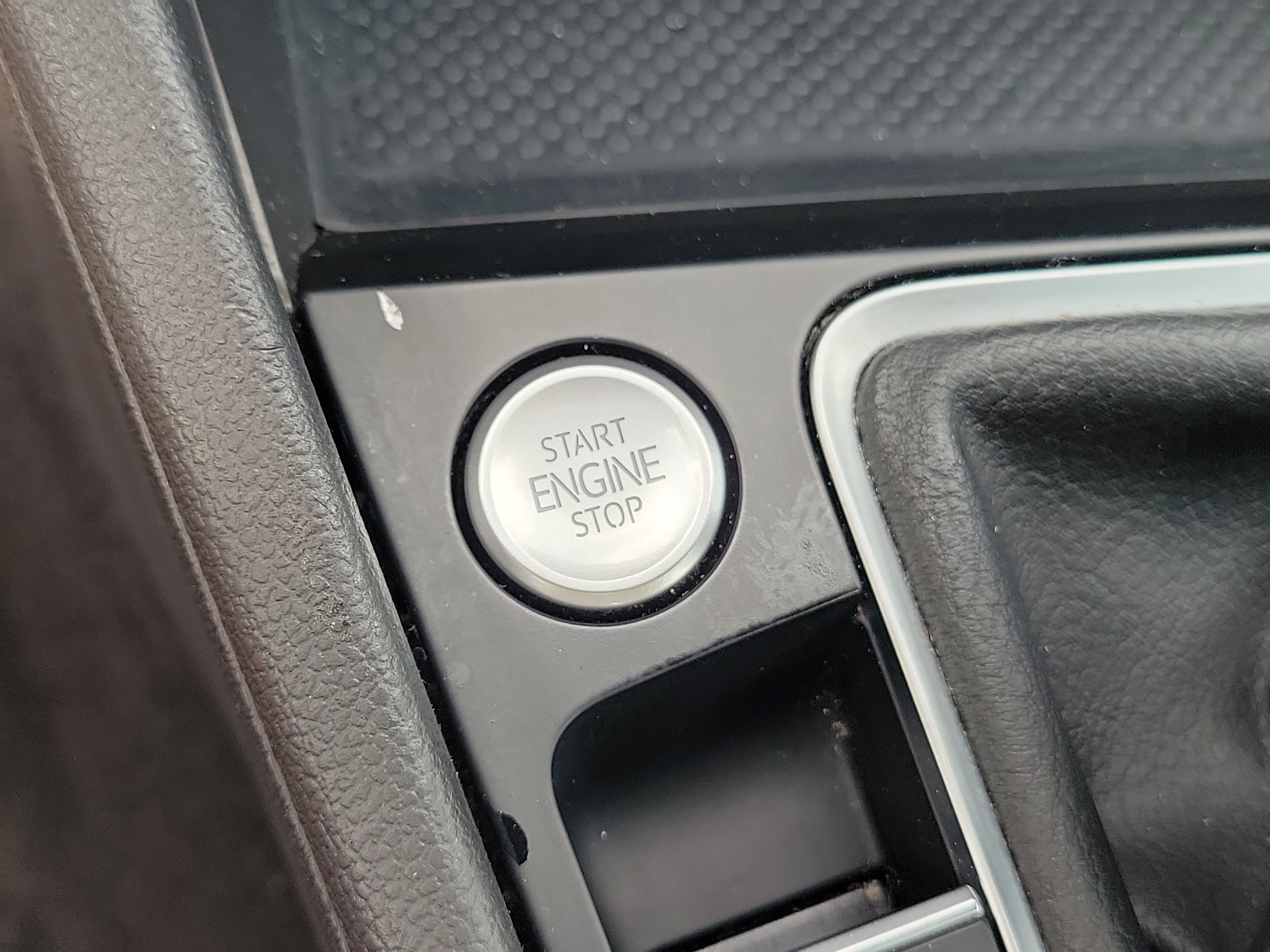 Used 2024 Volkswagen Jetta SE FWD image 29