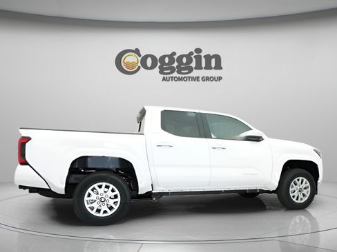 Used 2025 Toyota Tacoma SR5 w/ SR5 Upgrade Package RWD image 22