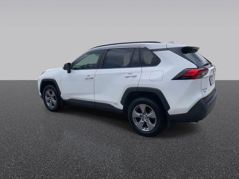 Used 2022 Toyota RAV4 LE AWD/4WD image 7