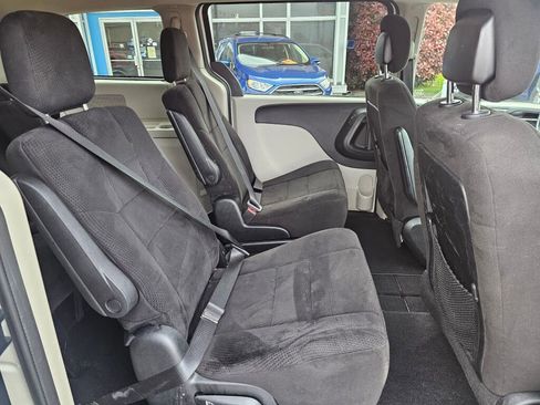 Used 2013 Dodge Grand Caravan SE FWD image 14