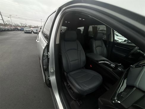 Used 2021 Buick Enclave Essence w/ Sound and Sites Package image 32