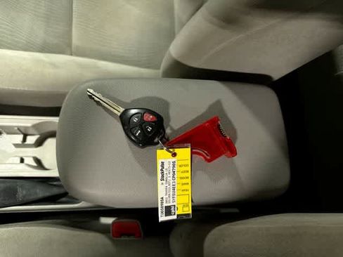 Used 2012 Toyota Corolla LE FWD image 29