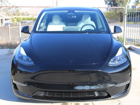 Used 2024 Tesla Model Y 2WD image 2