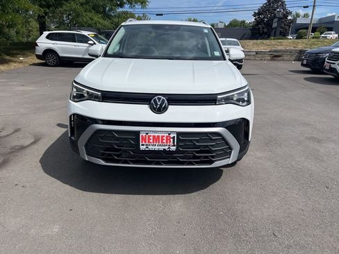 New 2025 Volkswagen Taos SE image 2