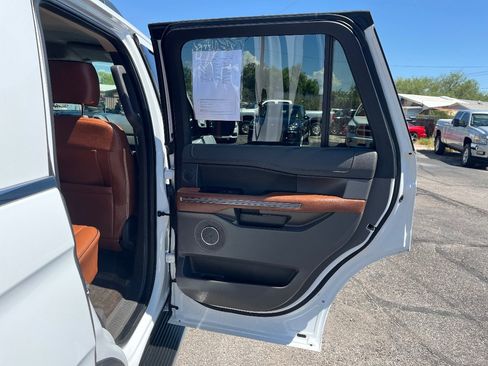 Used 2018 Ford Expedition XLT w/ Equipment Group 202A RWD image 36