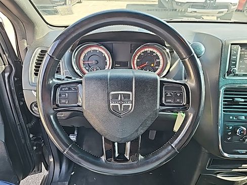 Used 2018 Dodge Grand Caravan SE image 13