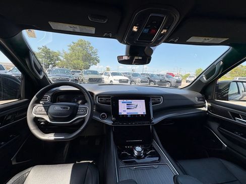 Used 2024 Jeep Wagoneer Series III AWD/4WD image 24
