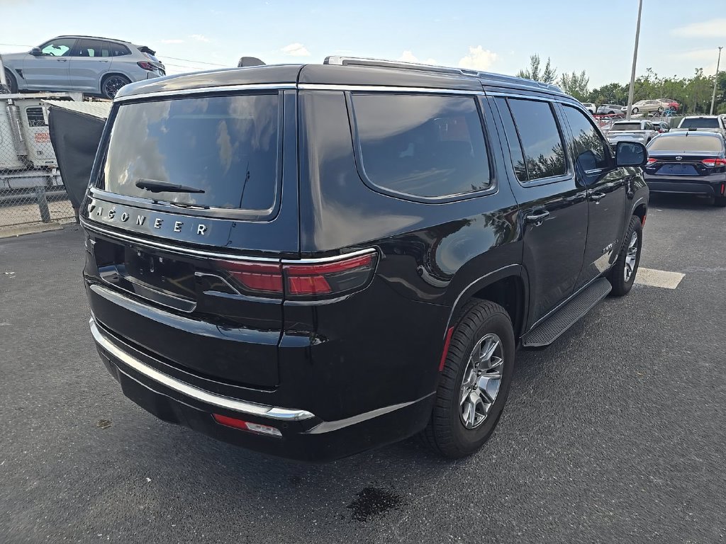 Used 2023 Jeep Wagoneer 2WD image 4