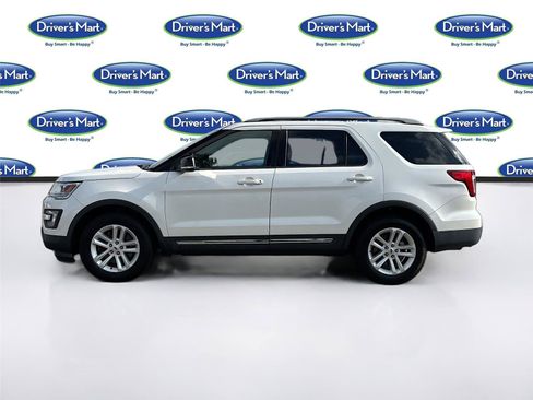 Used 2017 Ford Explorer XLT FWD image 4