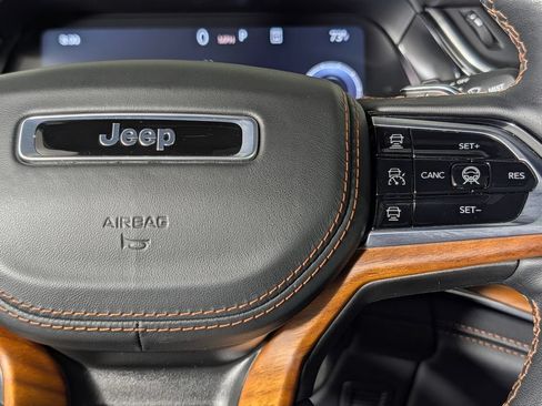 Used 2025 Jeep Grand Cherokee Summit AWD/4WD image 38