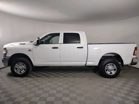 Used 2023 RAM 2500 Tradesman w/ Chrome Appearance Group AWD/4WD image 4