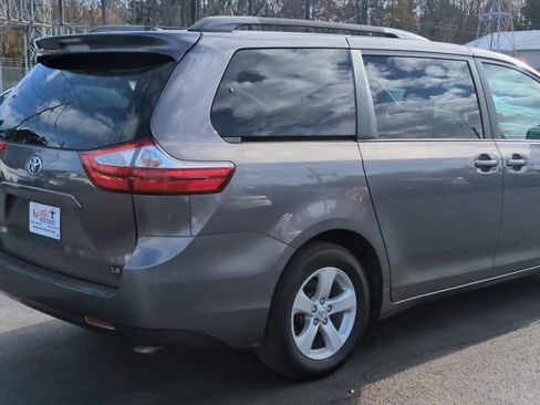 Used 2015 Toyota Sienna LE image 8