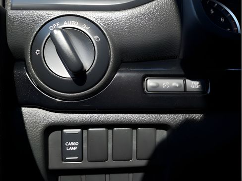 Used 2022 Nissan Titan SV AWD/4WD image 24