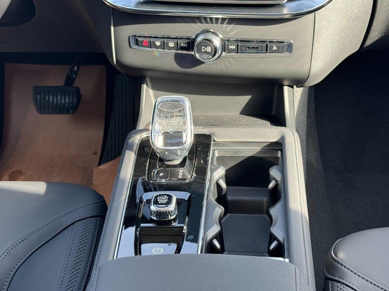 New 2026 Volvo XC90 T8 Plus w/ Protection Package Premier AWD/4WD image 9
