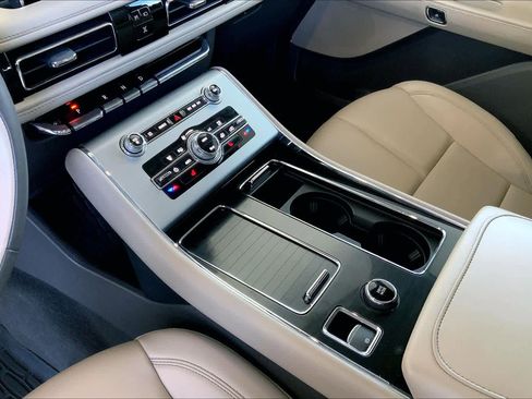 Used 2023 Lincoln Aviator AWD image 16