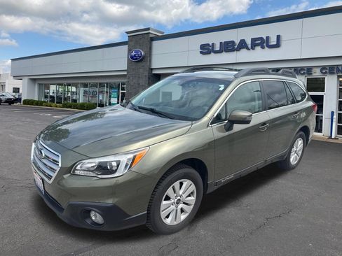 Used 2017 Subaru Outback 2.5i Premium AWD/4WD image 3