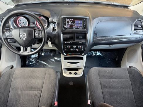 Used 2018 Dodge Grand Caravan SE w/ UConnect Hands-Free Group FWD image 16
