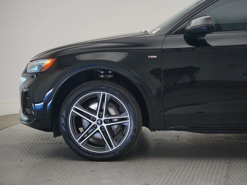 Used 2023 Audi Q5 e Premium Plus w/ Premium Plus Package image 2