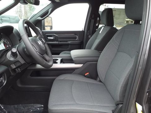 Used 2024 RAM 2500 Big Horn w/ Sport Appearance Package AWD/4WD image 9