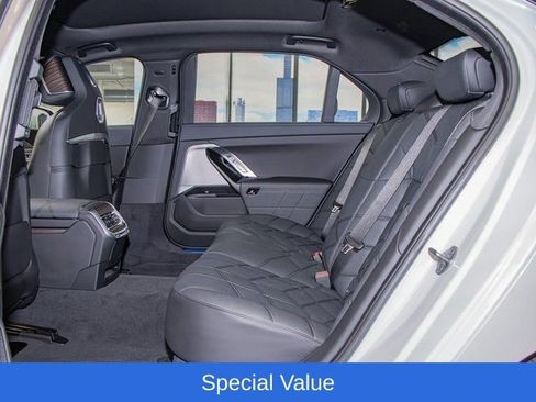 Used 2025 BMW 750e xDrive w/ Executive Package AWD/4WD image 23