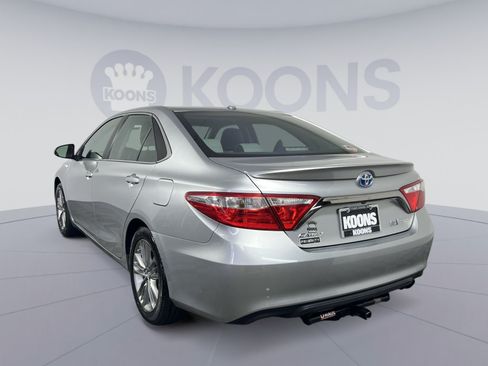 Used 2016 Toyota Camry SE w/ Moonroof Package FWD image 4