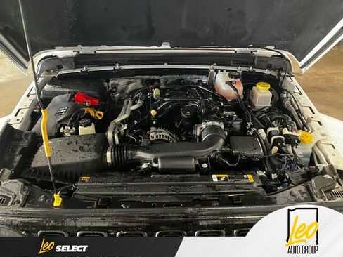 Used 2024 Jeep Gladiator Sport image 2