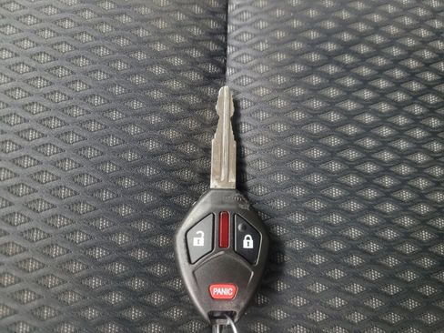 Used 2016 Mitsubishi Outlander SE AWD/4WD image 32