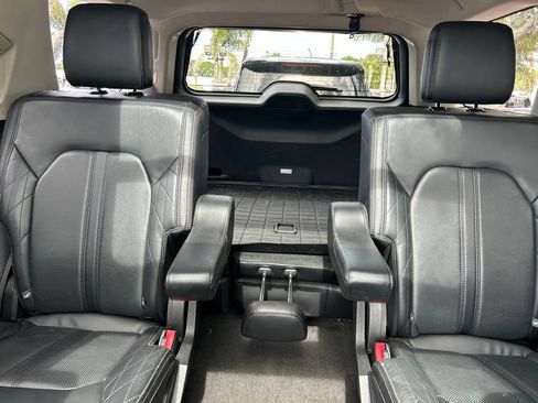 Used 2019 Ford Expedition Platinum RWD image 13