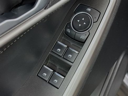 Used 2023 Ford Explorer XLT image 17