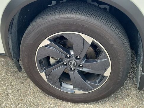 Certified 2026 Nissan Rogue SV FWD image 8