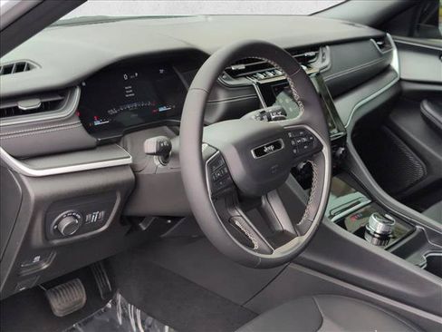 Used 2025 Jeep Grand Cherokee L Laredo RWD image 10