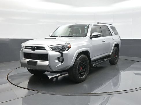 Certified 2022 Toyota 4Runner TRD Off-Road Premium w/ TRD Black Wheel Package (TMS) AWD/4WD image 3