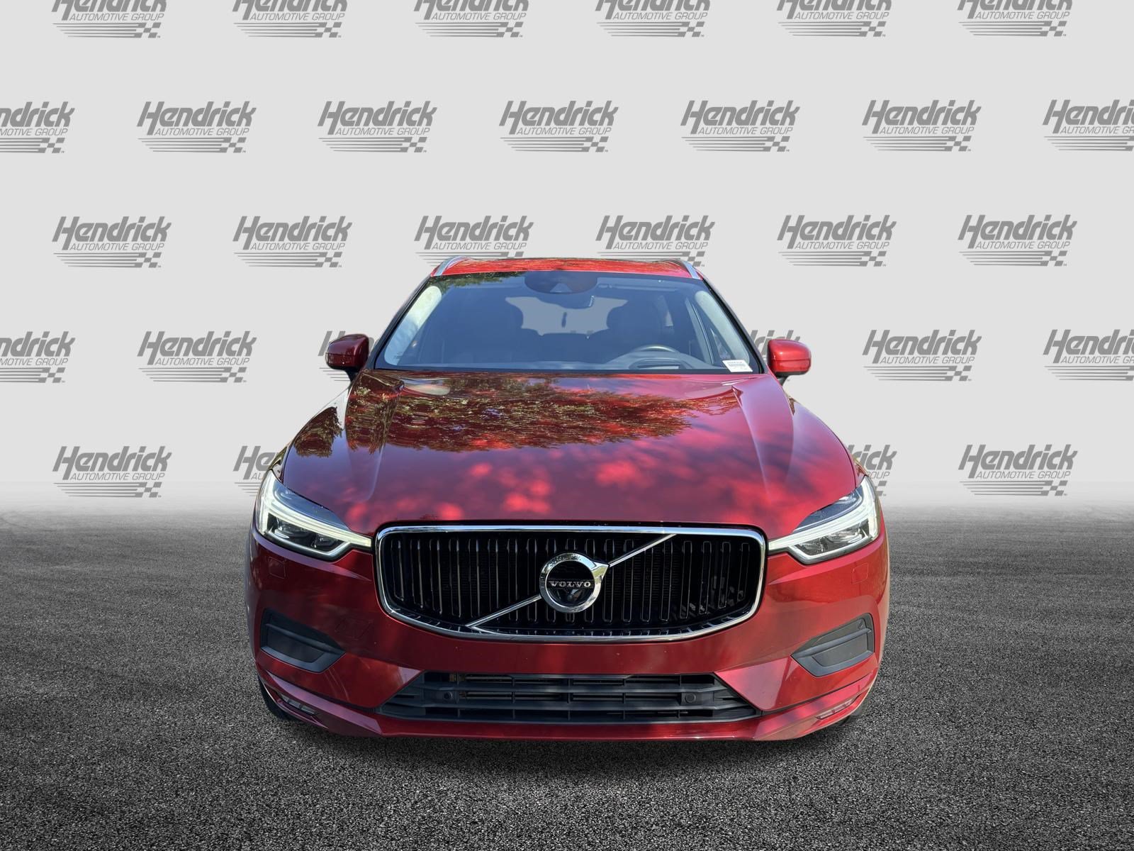Used 2019 Volvo XC60 T5 Momentum w/ Multimedia Package FWD image 3