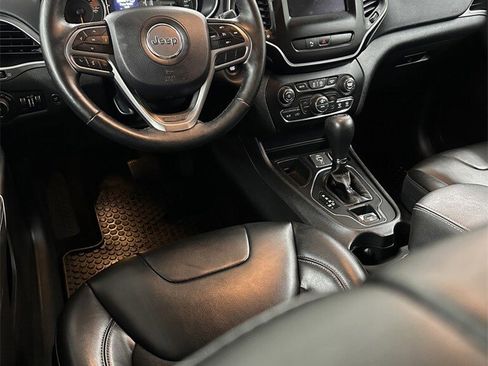 Used 2019 Jeep Cherokee Latitude Plus w/ Comfort/Convenience Group image 22