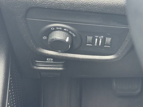 Used 2021 Jeep Grand Cherokee L Laredo w/ Luxury Tech Group I AWD/4WD image 23