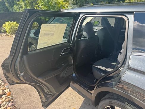 New 2025 Mitsubishi Outlander SE image 18