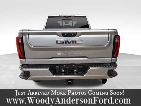 Used 2024 GMC Sierra 3500 Denali Ultimate AWD/4WD image 5