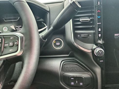 New 2026 RAM 2500 Laramie AWD/4WD image 21