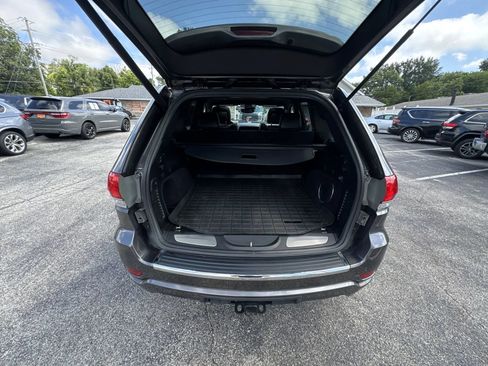 Used 2019 Jeep Grand Cherokee Overland AWD/4WD image 23