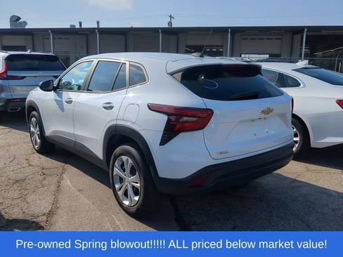Used 2025 Chevrolet Trax LS FWD image 2