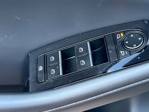 New 2025 MAZDA MAZDA3 Hatchback w/Premium Plus Pkg image 11