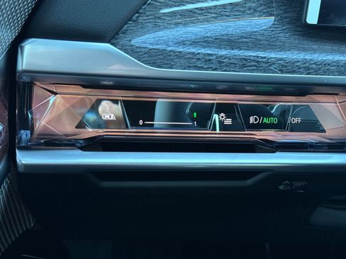 New 2026 BMW 750e xDrive w/ Executive Package image 29