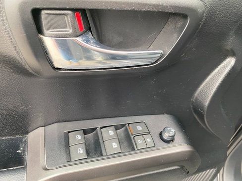 Used 2022 Toyota Tacoma TRD Sport image 17