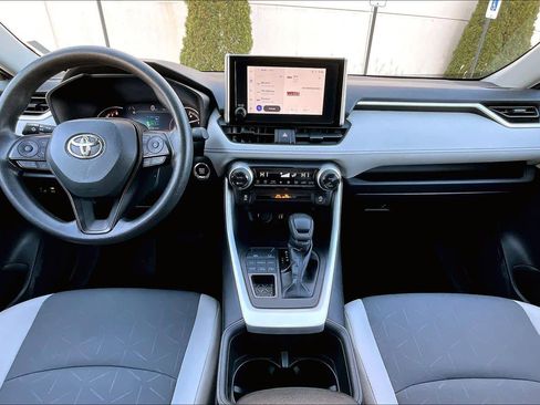 Used 2025 Toyota RAV4 XLE image 15