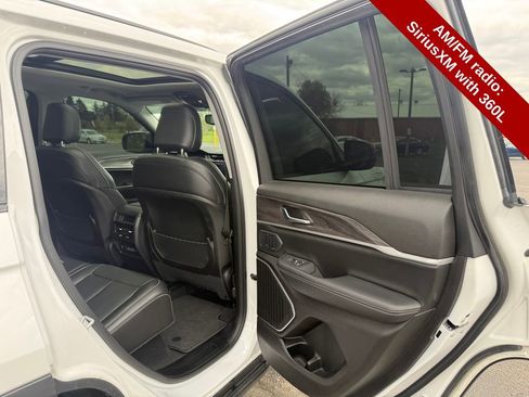 Used 2023 Jeep Grand Cherokee Limited w/ Black Appearance Package AWD/4WD image 39