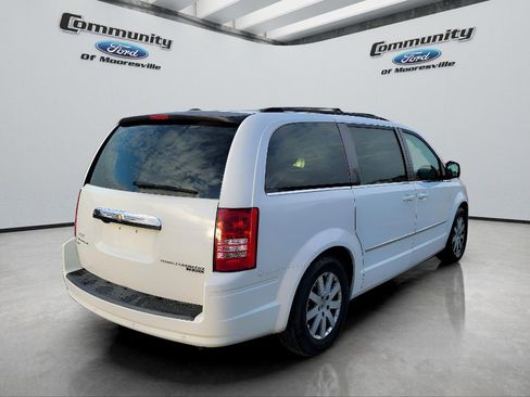 Used 2010 Chrysler Town & Country Touring Plus w/ Premium Group image 9
