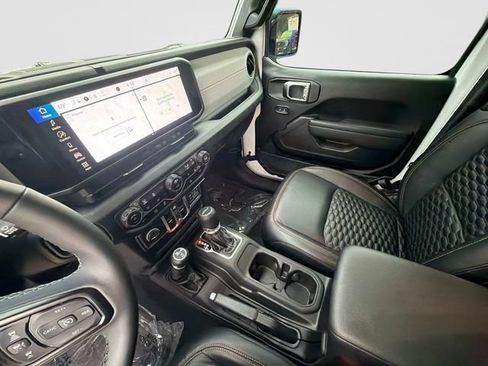 Used 2025 Jeep Gladiator Sport AWD/4WD image 26