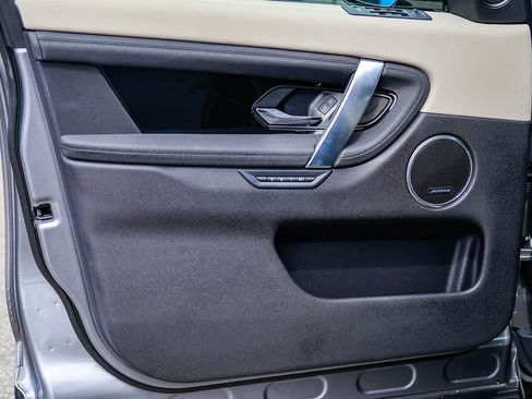 Used 2025 Land Rover Discovery Sport S image 21